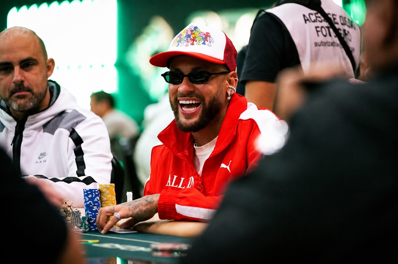 FOOTBALL : Neymar, l'art de grinder pendant que Santos se bat