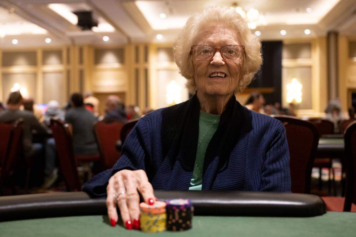 EXPLOIT : À 88 ans, Linda Hammons finit 14e sur 3000 joueurs et remporte 10.000 $ !