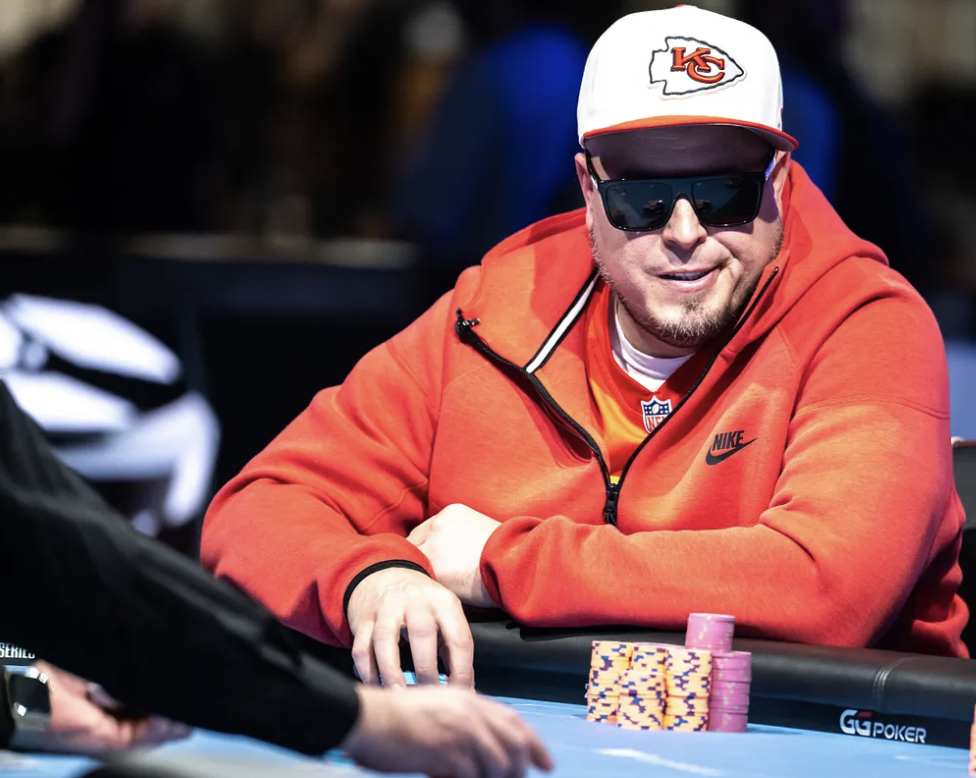 GROS BAD BEAT : il bust en HU du Monster Stack sur 3 mains de suite avec AA, AA et AK 
